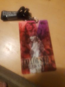 2 Lineyard Taylor Swift 70 euros each
