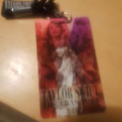 2 Lineyard Taylor Swift 70 euros each