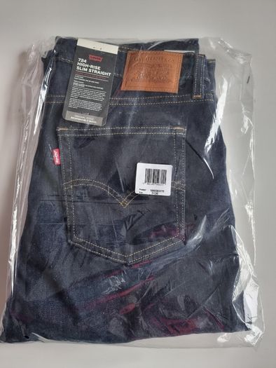 Levi's Women's 724 Jeans, High Rise Straight, Blue Wave Rinse, 31W / 30L, Size S - M