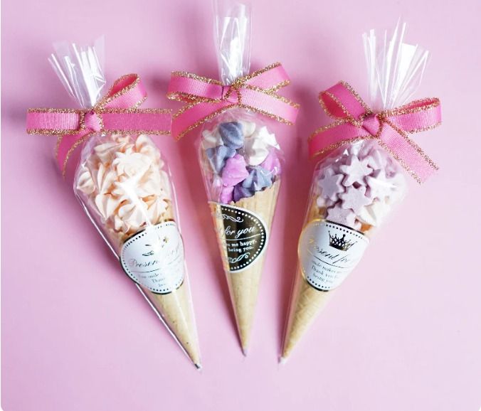 Job lot 100 clear candy cones size Large 37 cm L x 18 cm W