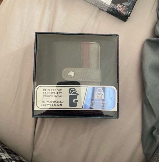 Card slider wallet