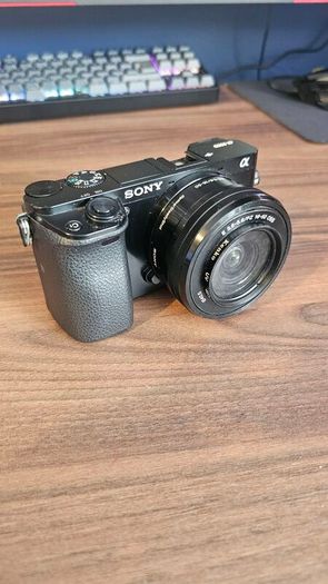 Sony A6000 + 16-50mm Kit Lens