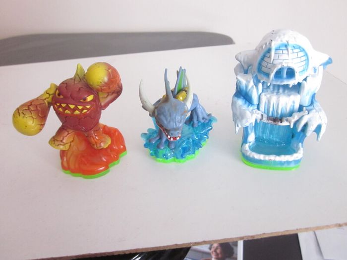 Six Skylanders Spyros Adventure Figures