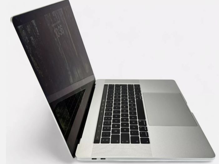 2019 Apple 15" MacBook Pro A1990 Touch Bar Intel i9 9th Gen 32GB RAM 500GB SSD