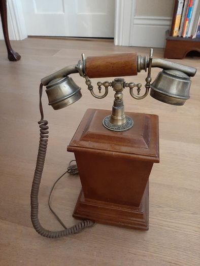 Traditional Style Telephone