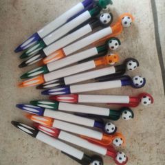 12 football pens