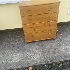 chest of drawers