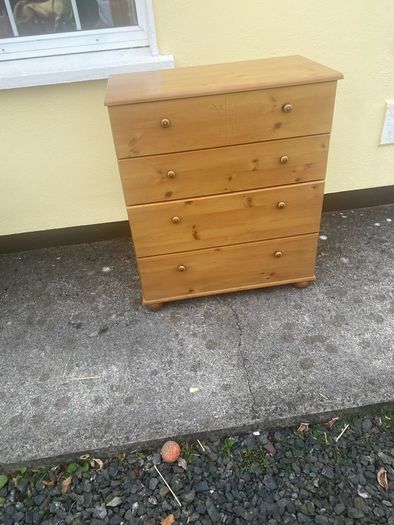chest of drawers
