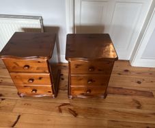2 Bedside lockers