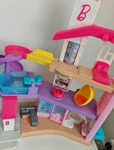 Barbie House Fisher Price little people