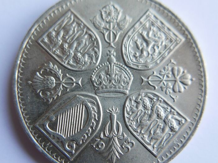 1953 Queen Elizabeth II Coronation Crown Royal Mint 5 Shilling Commemorative Coin