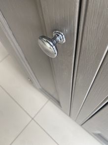 Kitchen cabinets  Chrome knobs x40