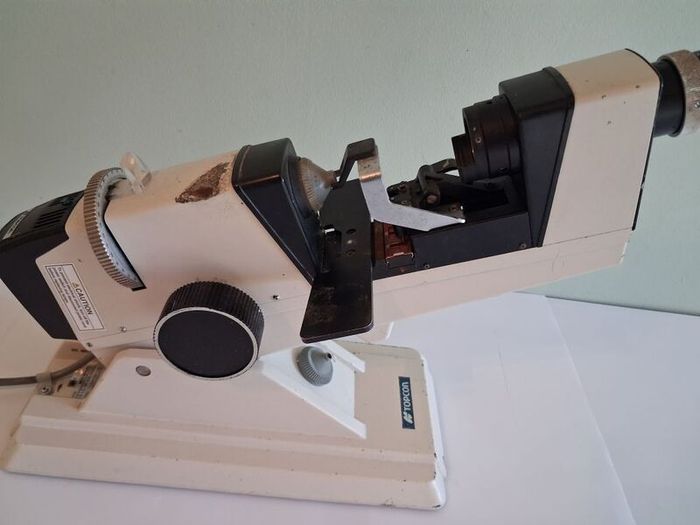 Postage - Topcon LM 6 Microscope - Not Powering up