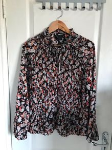 DKNY Ladies blouse. Size 14