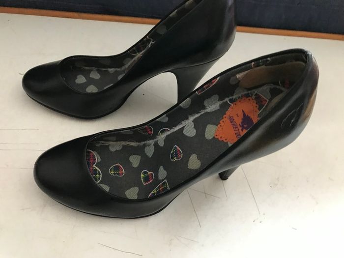 Pre-loved 'Rocket Dog' Black Court Shoes - Size 4