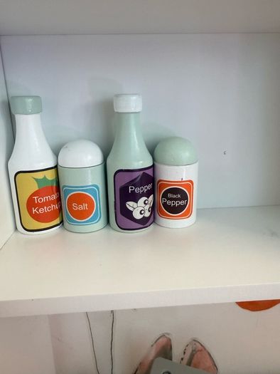Wooden kids kitchen plus accessories - mint condition