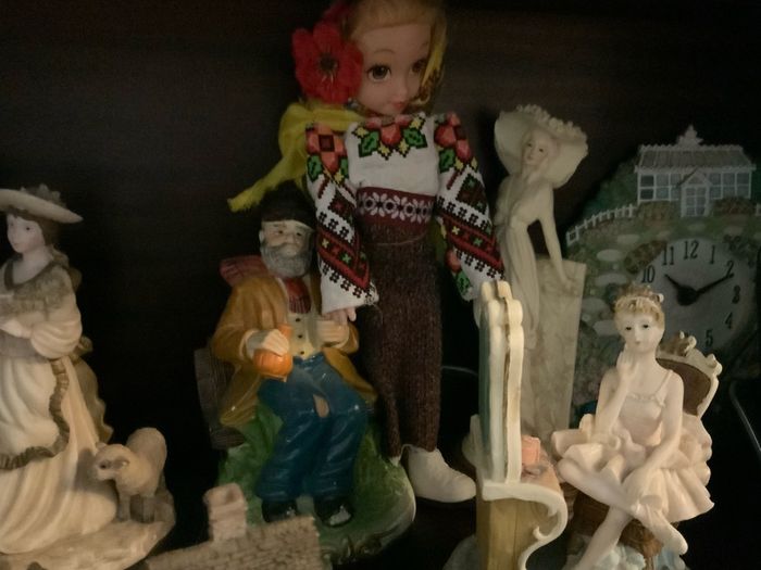 Clock, figures, Display Cabinet