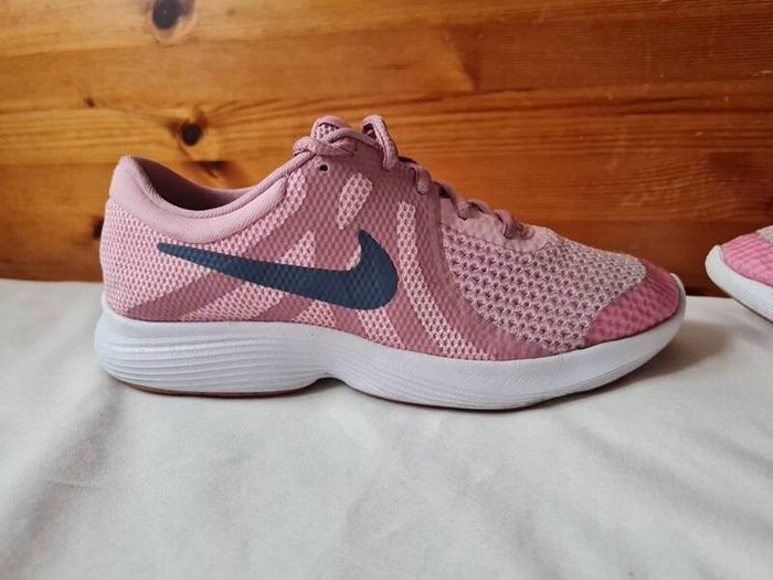 2019 nike revolution 4 pink Size 4.5 eu 37.5 in excellent condition