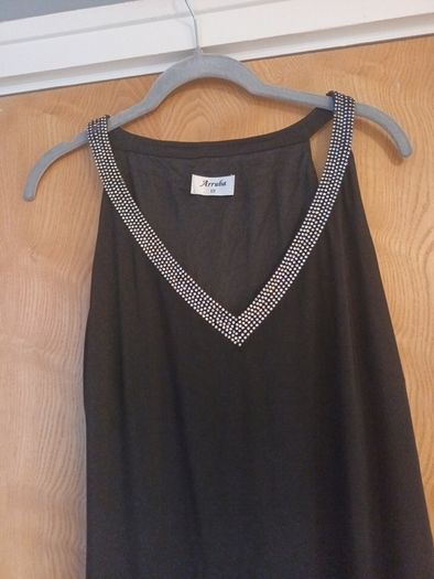 Arruba Long Black  Dress With  A Diamond V- Neckline. S.12.  New.- No Tag.