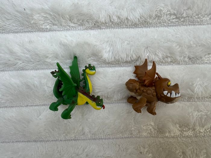 Mystery Dragon Series 1 mini Spin Master Dreamworks Dragons Barf and Belch and Meatlug  approx. 5 cm. damaged boxes Please see photos