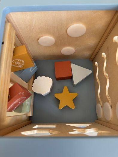Little Dutch activity cube