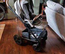 Nuna Mixx Next travel system including bassinet