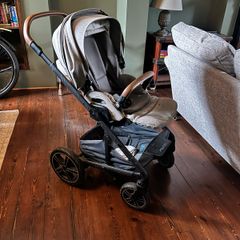 Nuna Mixx Next travel system including bassinet
