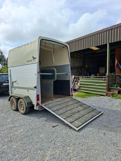 Double horsebox with front ramp for sale