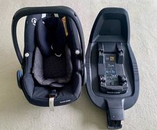 Maxi Cosi Pebble Pro i-Size Car Seat and  i-Size Isofix Base