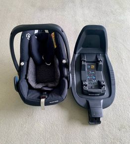 Maxi Cosi Pebble Pro i-Size Car Seat and  i-Size Isofix Base