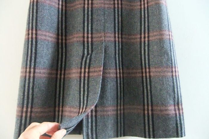 Henry White Vintage Lambs Wool Jacket & Skirt. UK12