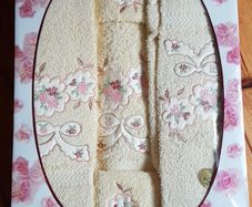 BNIB Portuguese Lemon and Pink Decorative Towel Set