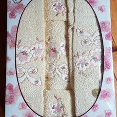 BNIB Portuguese Lemon and Pink Decorative Towel Set