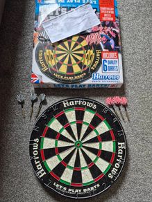 Dart board with 6 darts