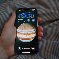 iPhone 16