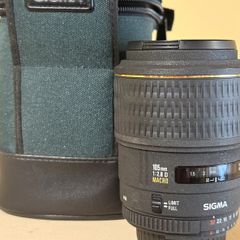 Sigma 105mm f/2.8 D Macro Lens with Original Sigma Case