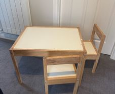 childrens table and chairs