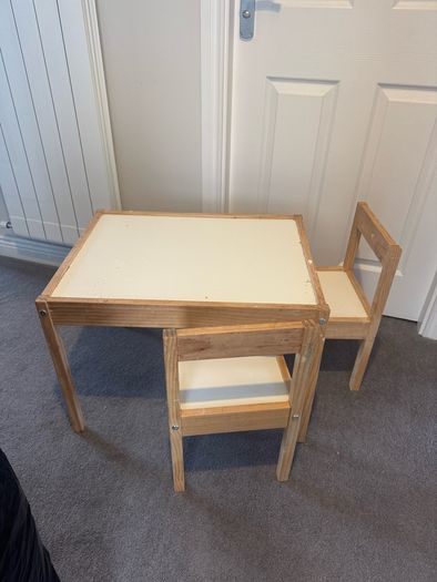 childrens table and chairs