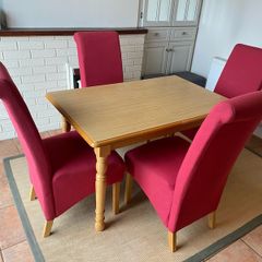 Extendable Kitchen Table & 4 Upholstered Chairs