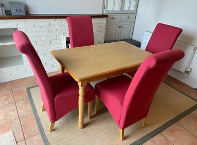 Extendable Kitchen Table & 4 Upholstered Chairs