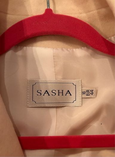 Beautiful rich cream coat. Size 16. Excellent condition. Swords collection only.
