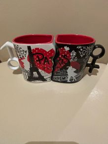 Paris Glam: Paris je Taime Black and White Interlocking His & Hers Mug Set