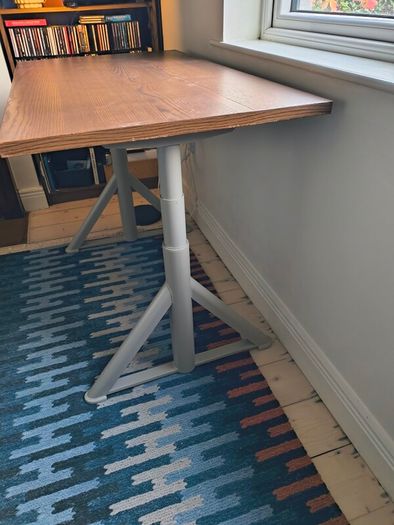Standing desk