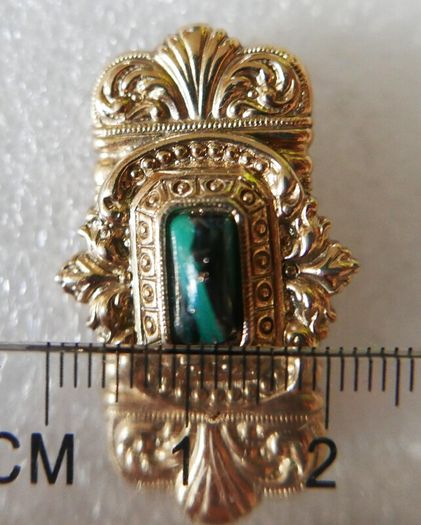 Vintage gold tone brooch with Green Faceted Stone