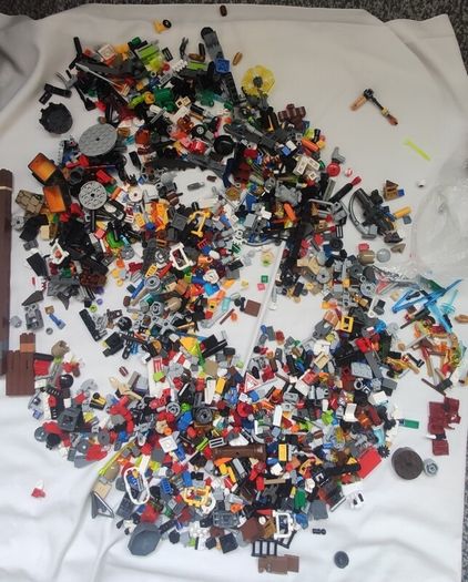 LEGO Collection (2011-2018) Mixed Figures & Bricks, Blue Ninjago NRG Zane figure with his spinner.