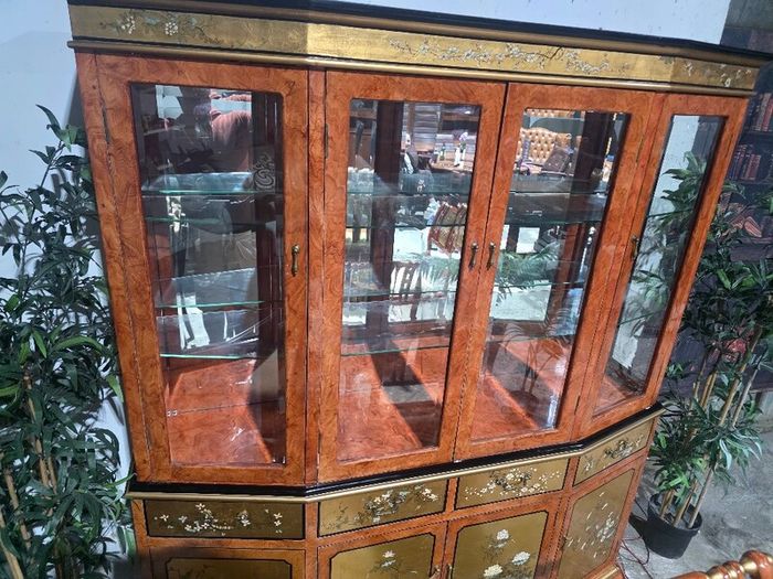 table+6 chairs+displqy cabinet