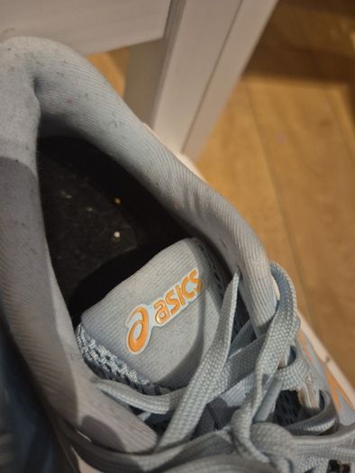 Hockey shoes