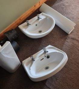 2 porcelain sinks with pedestals