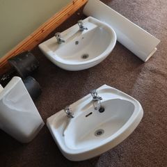 2 porcelain sinks with pedestals