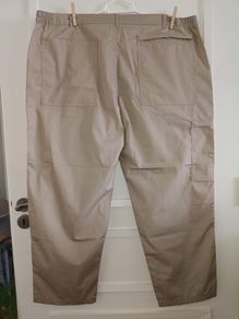 Regatta 44 waist 29 leg waterproof trousers stain resistant washable 5 pockets with slightly elasticated waist new with tags RRP 40 euro FREE STANDARD POSTAGE INCLUDED